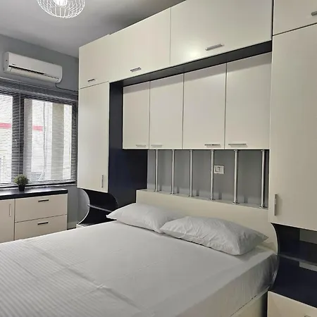 Apartment Bright & Breezy In *